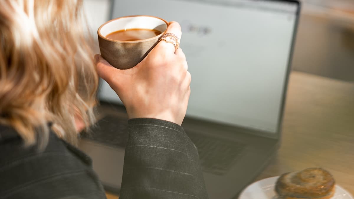 How to Write a Cold Email That Gets Wholesale Buyers to Reply