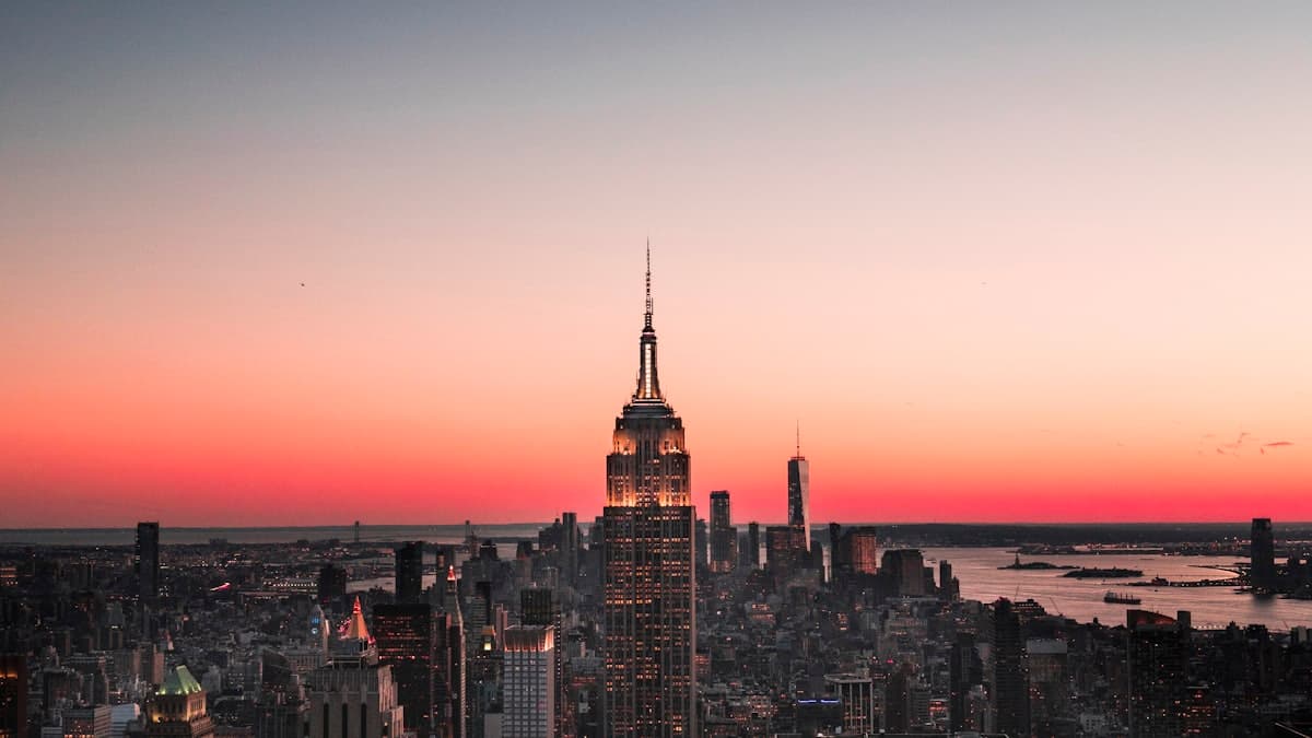 Empire State Tırmanışı: Mizahi POD Ürünleri