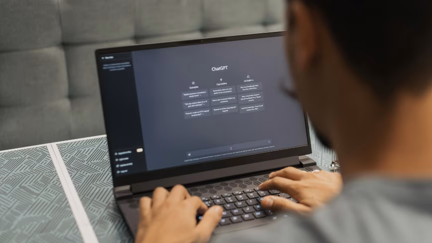 AI Advice Increases Confidence, Decreases Accuracy