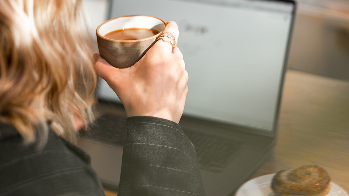 How to Write a Cold Email That Gets Wholesale Buyers to Reply